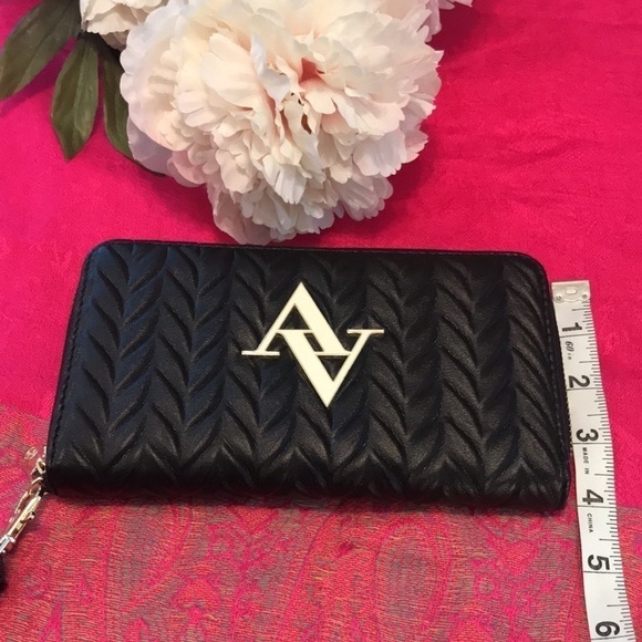 NWOT Adrianne Vittadini Black Wristlet - Picture 11 of 13